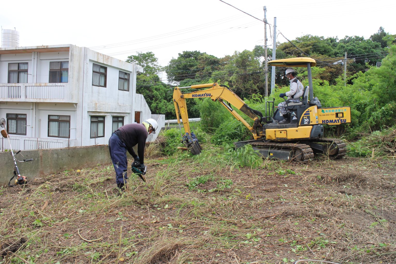 伐採・伐開工事@北中城村島袋 | 那覇造園土木|沖縄の伐採・伐開整地工事はお任せください Warning : Use of undefined ...